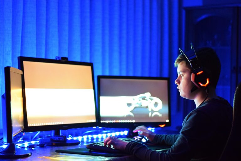 Game On 5 Tips For Choosing The Best Gaming Computer Desk
