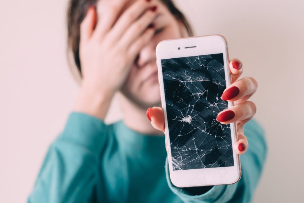 7 Signs You Need To Replace Your Phone Screen