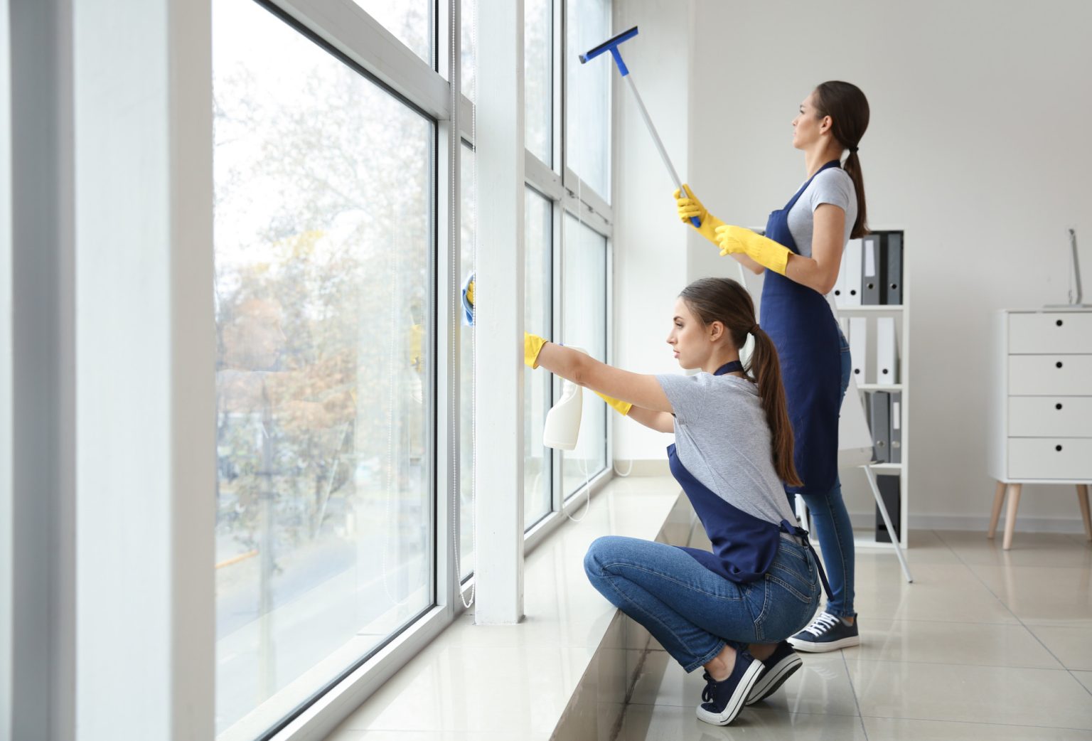 3 Tips for Hiring a Professional Window Cleaning Service