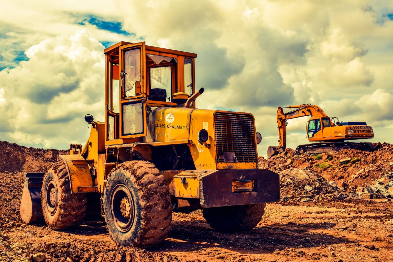 Excavator vs Bulldozer What Are the Differences?
