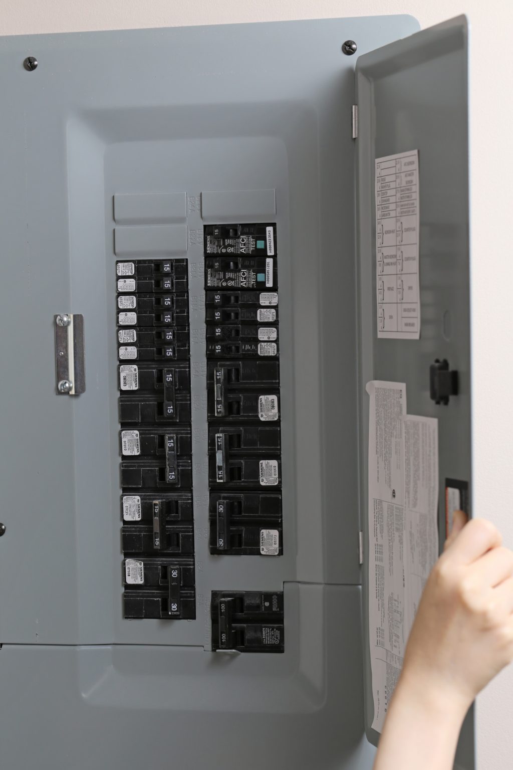 3 Signs Your Circuit Breaker Needs to Be Replaced